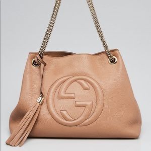 GUCCI
Beige Pebbled Leather Soho Chain Tote Bag new !